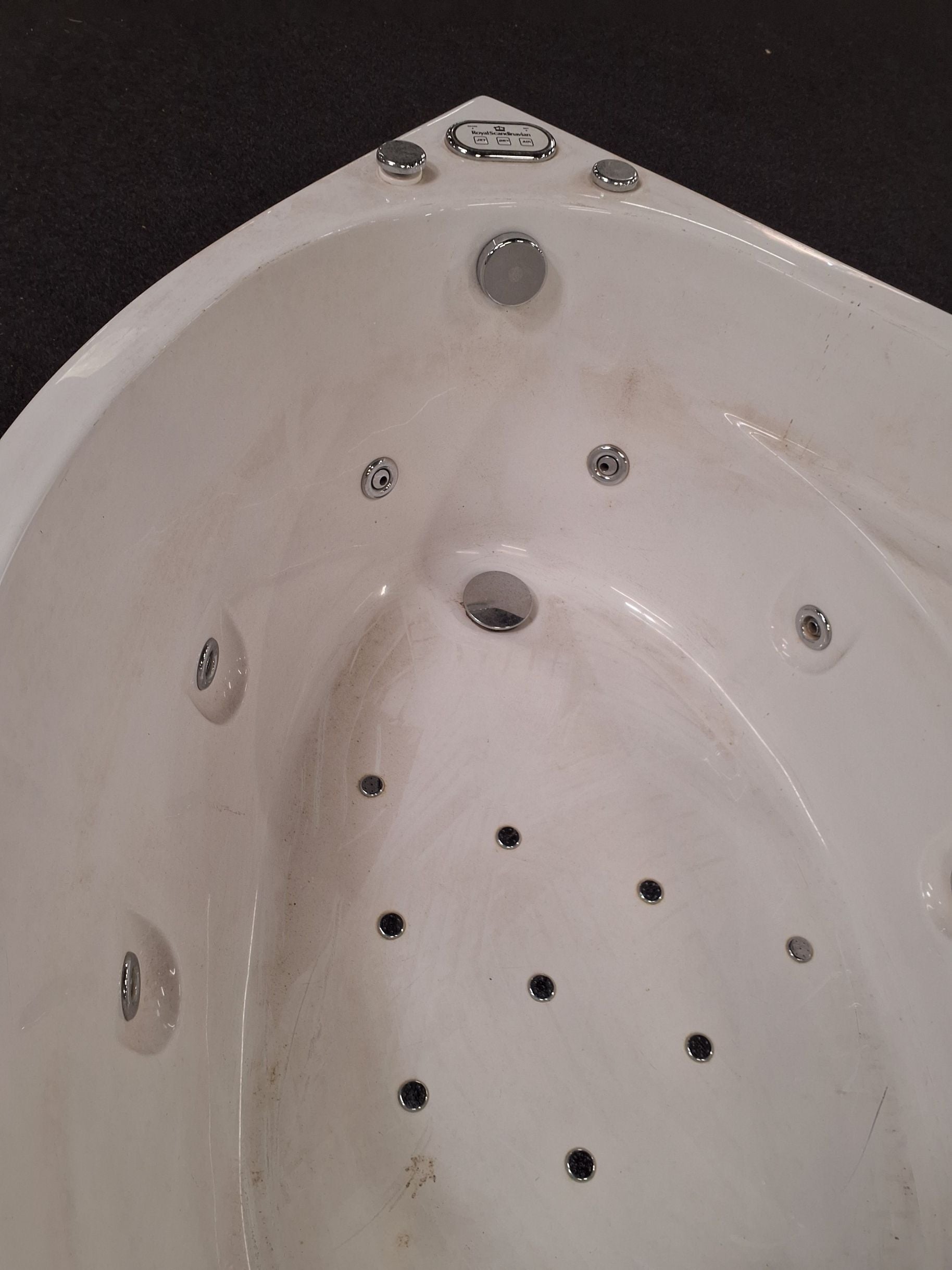 Jacuzzi.