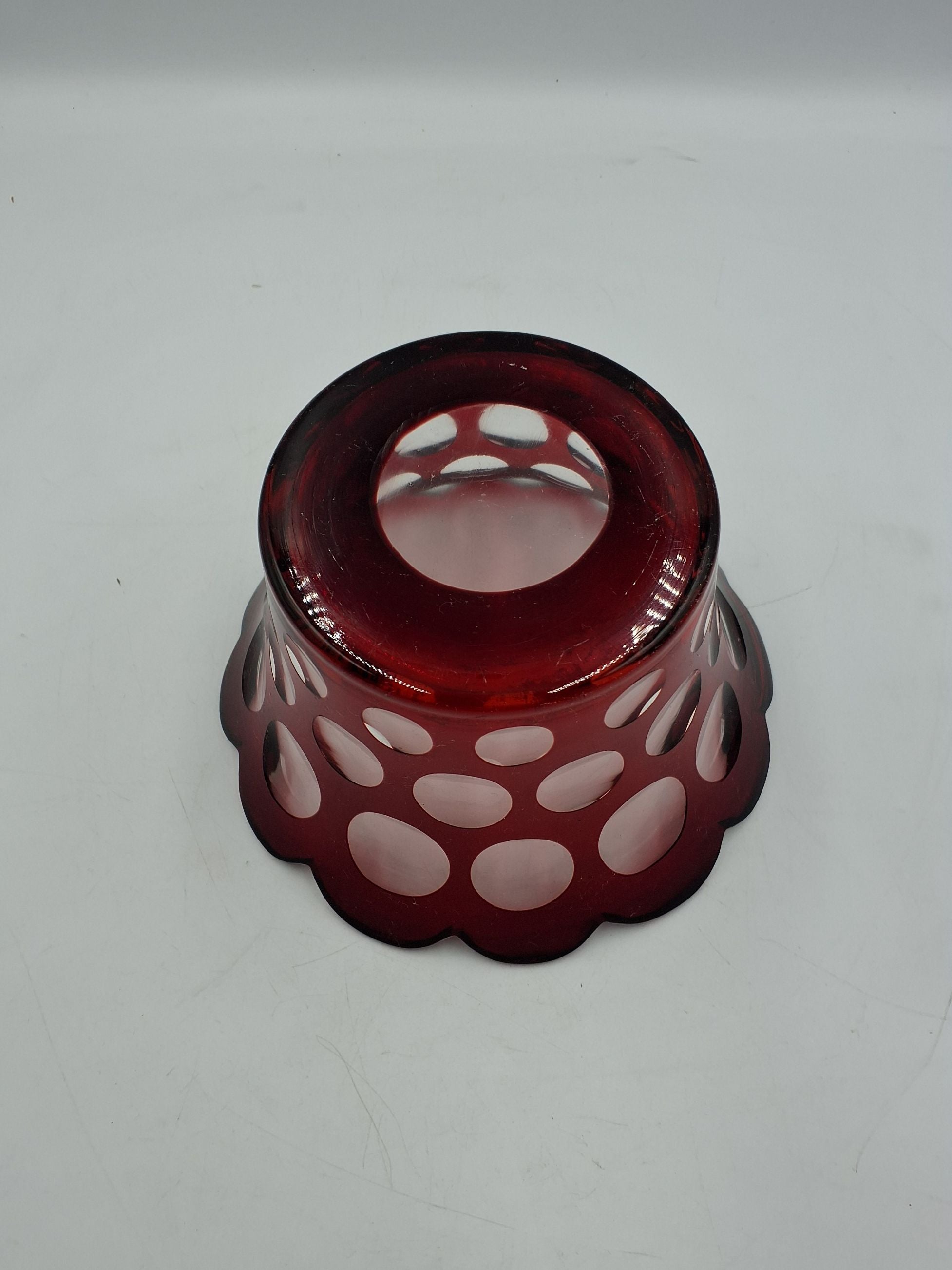 Rød glas kurv