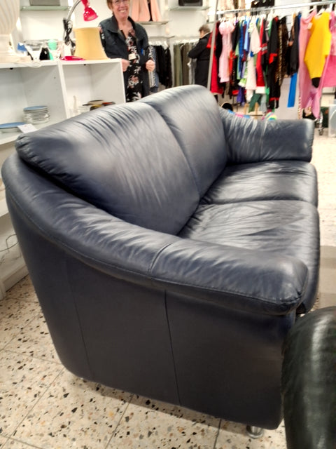 Mørkeblå to-personers lædersofa