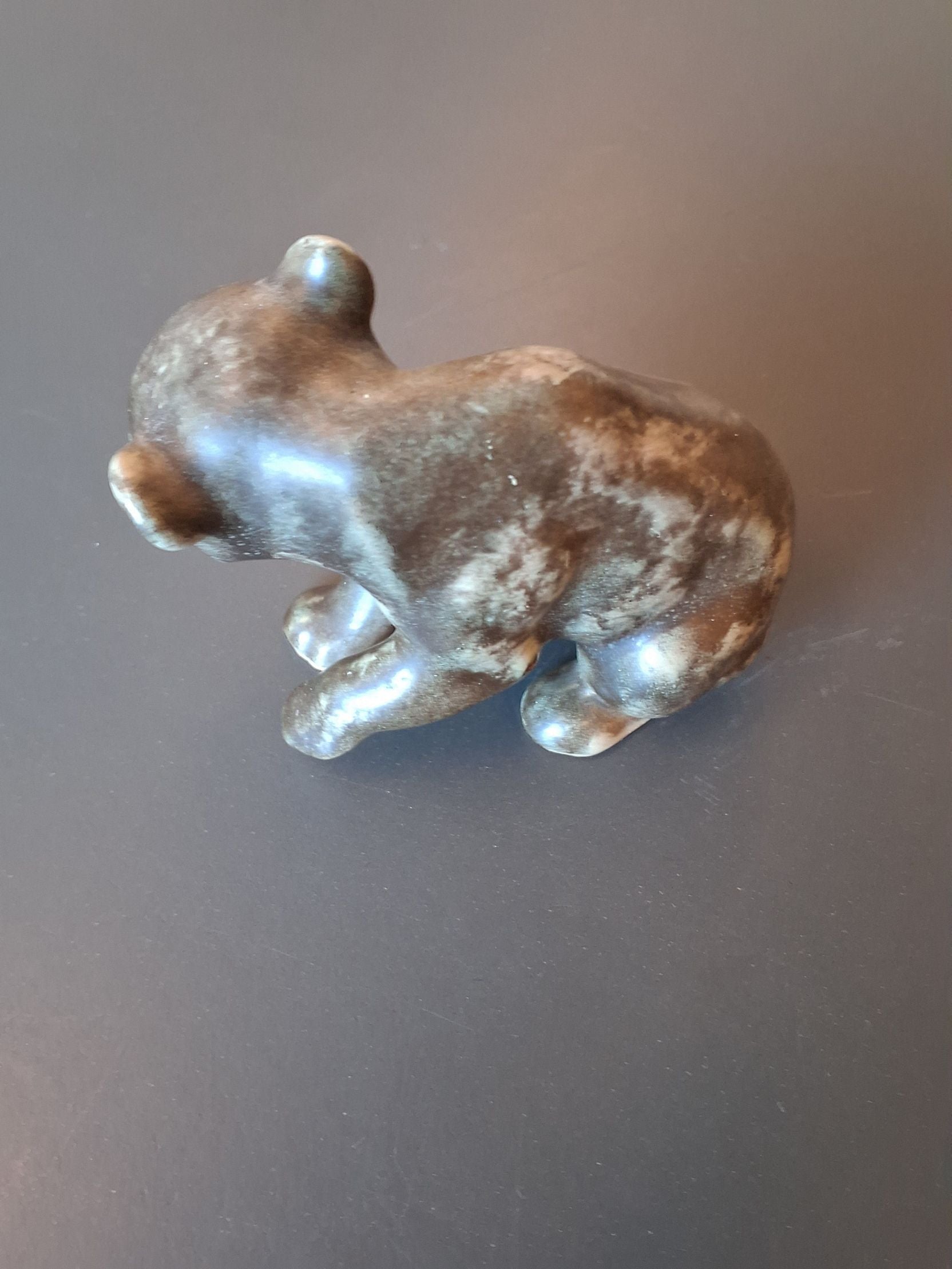 Keramik Johgus Bornholm bamse nr 23.