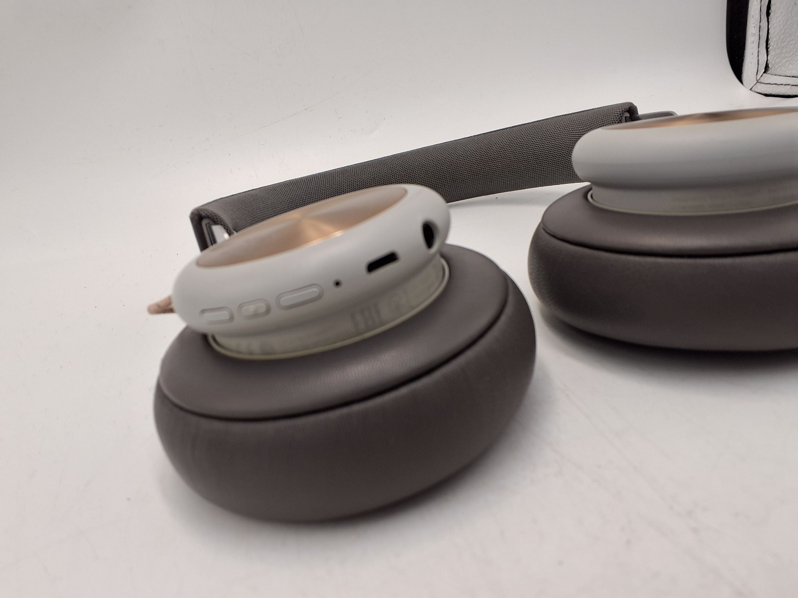 B&O høretelefoner grå