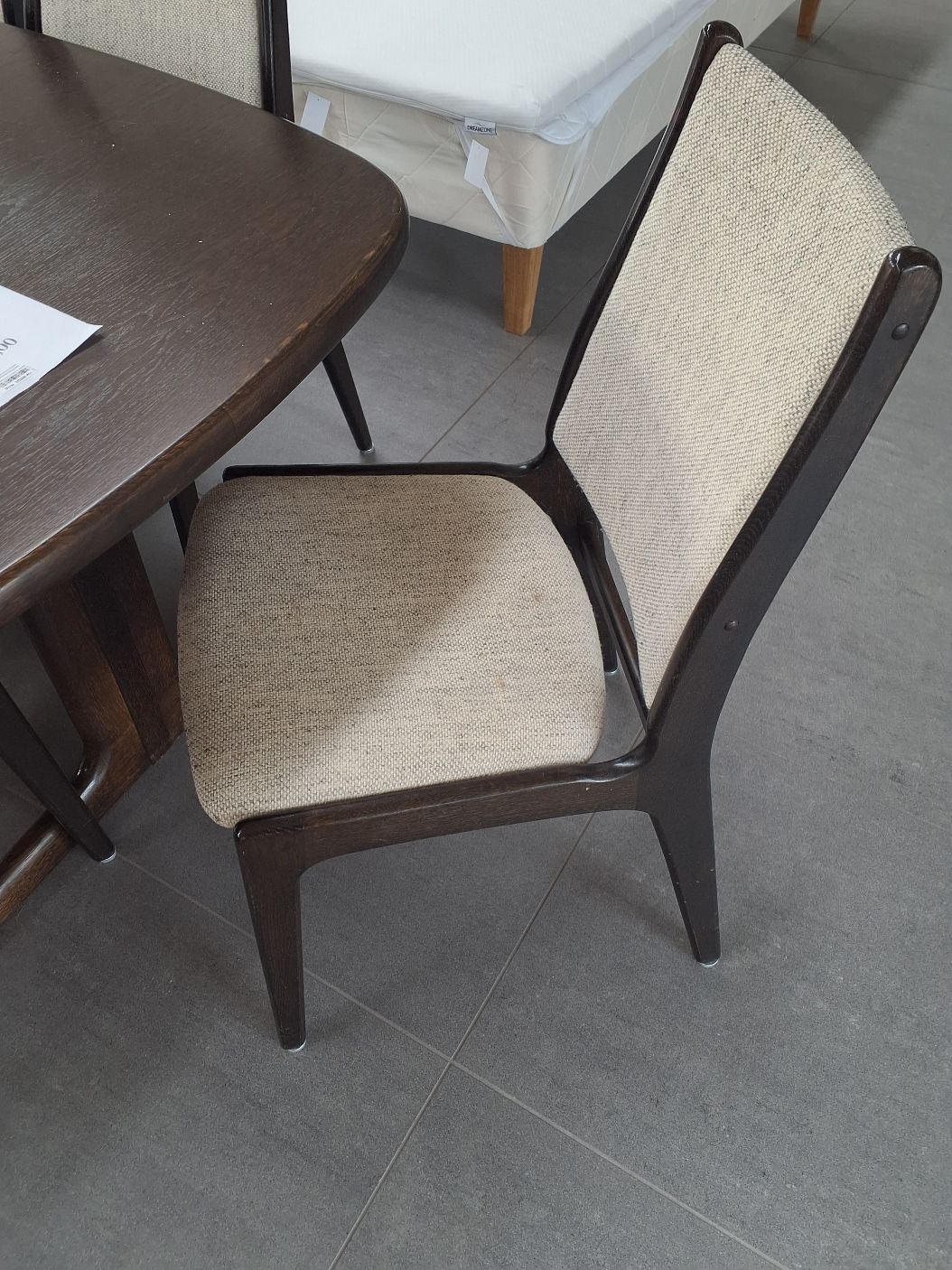 Spisebord med 6 stole