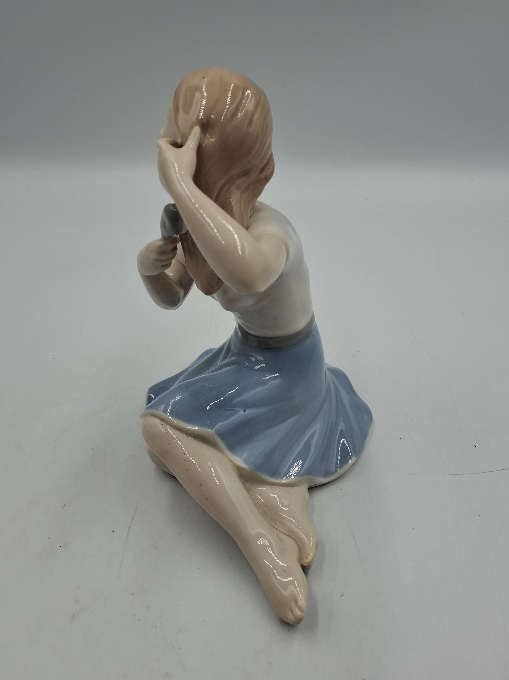 Håndmalet porcelæns figur