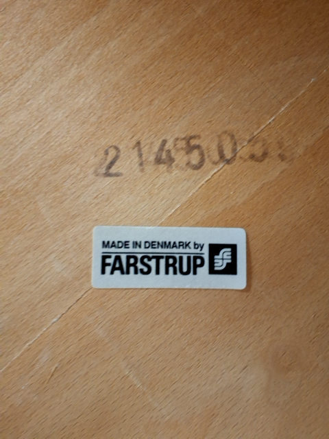 Farstrup lænestol mørkt træ