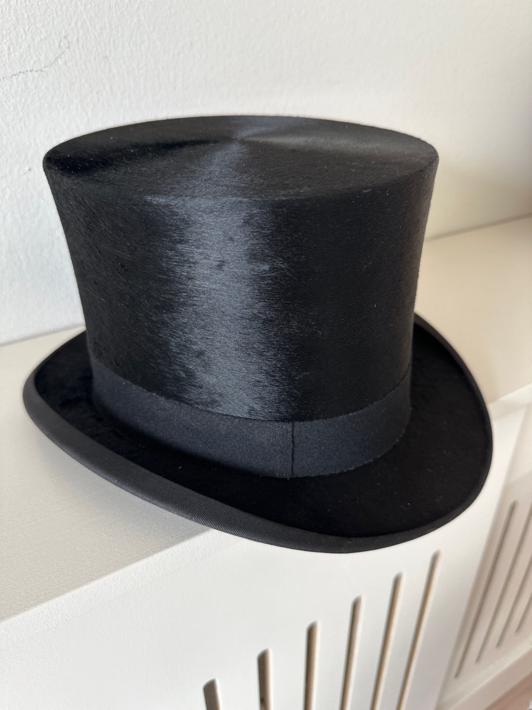 Top hat, sort