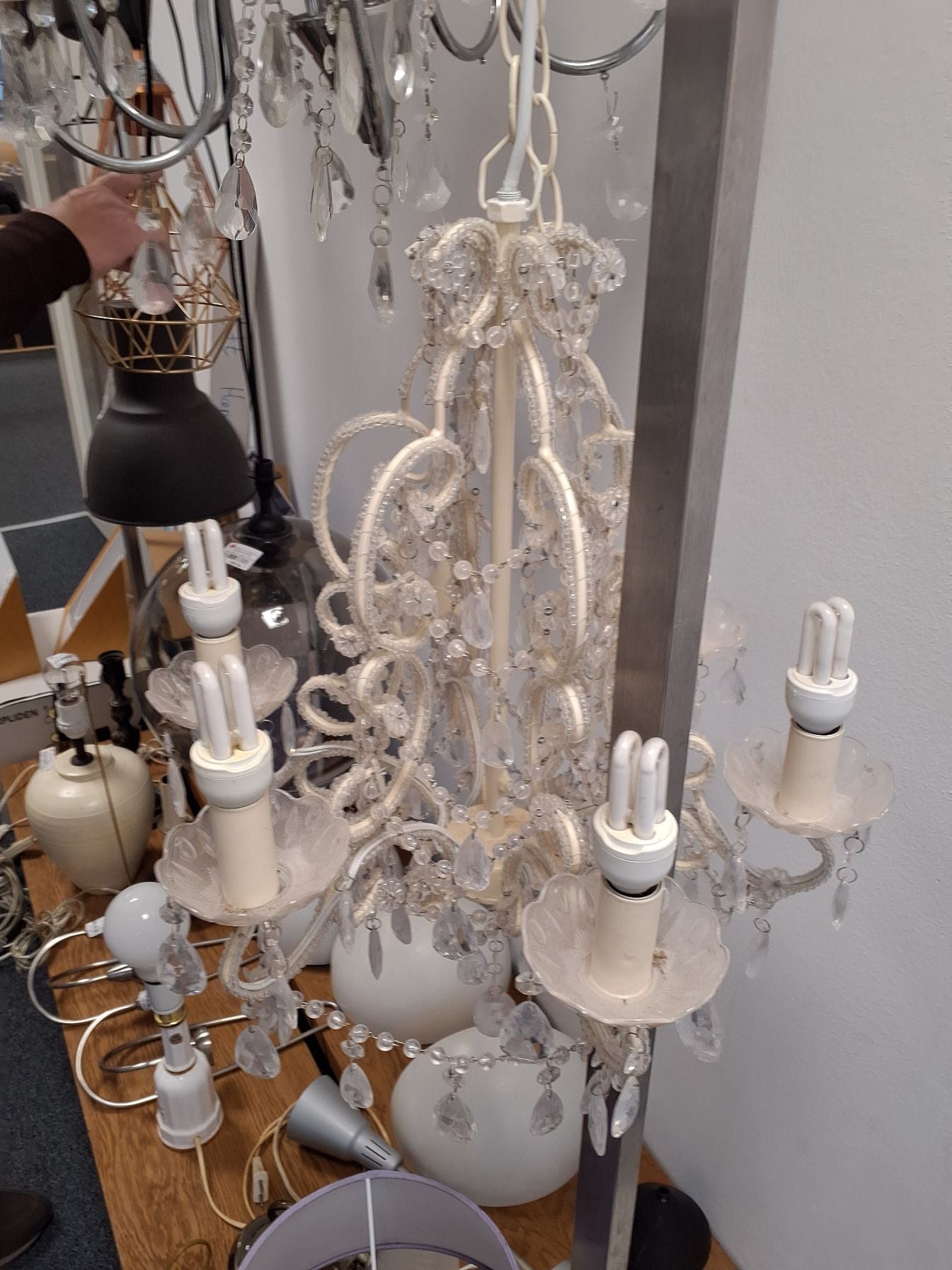 Lysekrone af metal med plexiglas