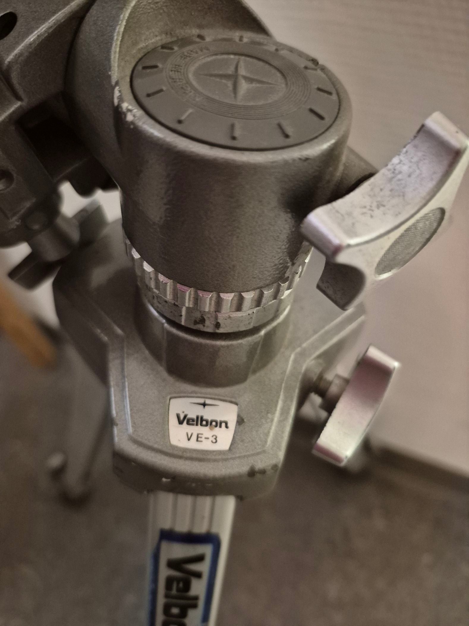 Stativ VELBON  -VE3