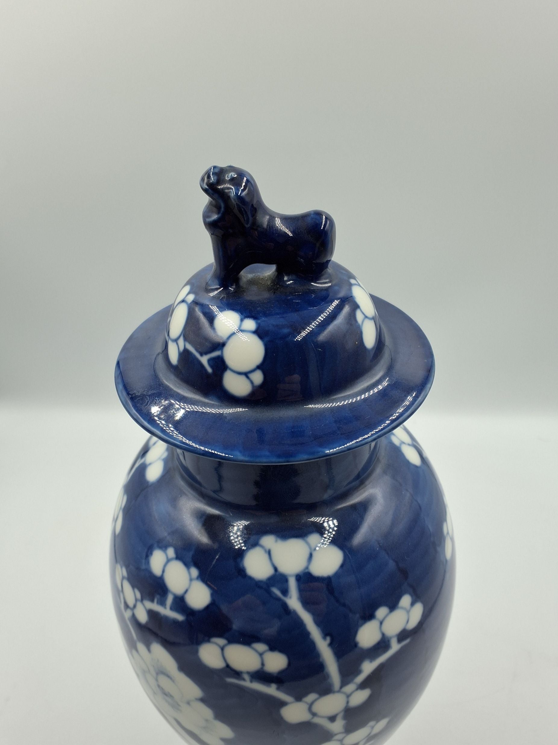 Kinesisk vase med låg