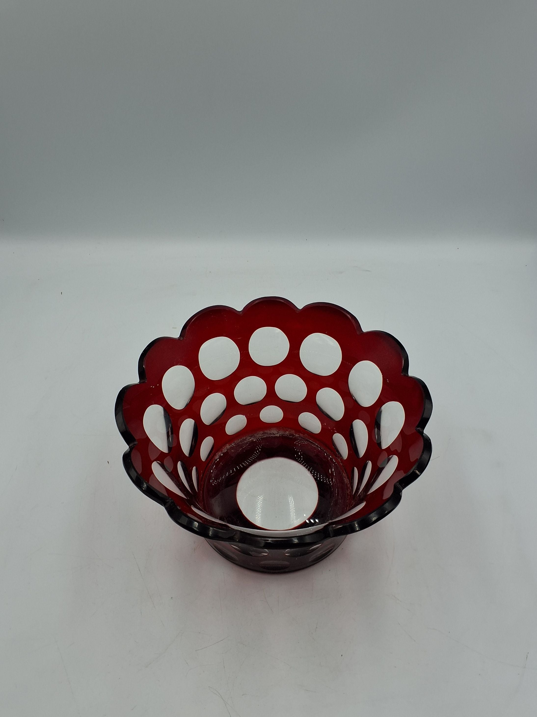 Rød glas kurv