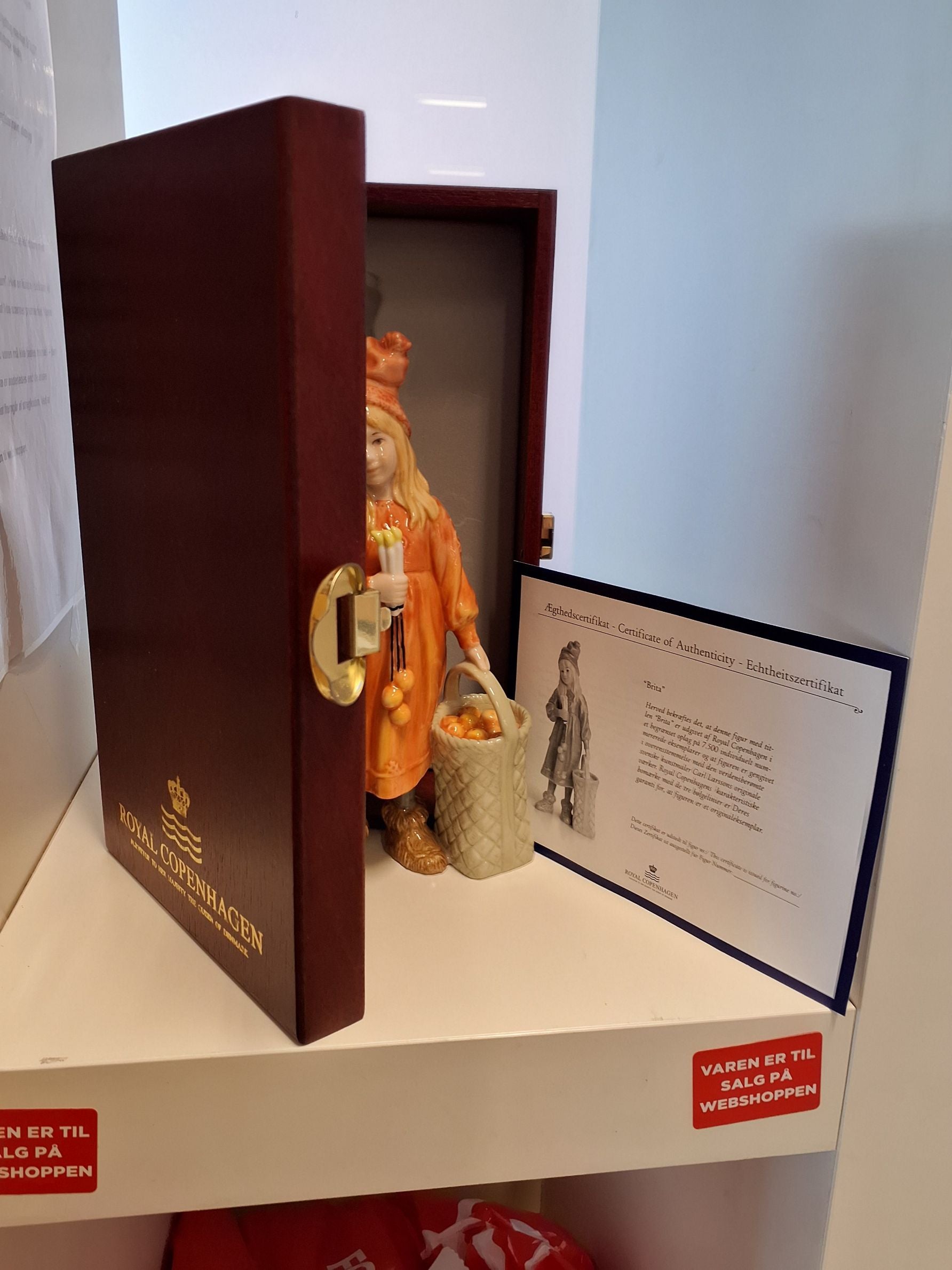 Royal Copenhagen porcelæns figur "Brita"