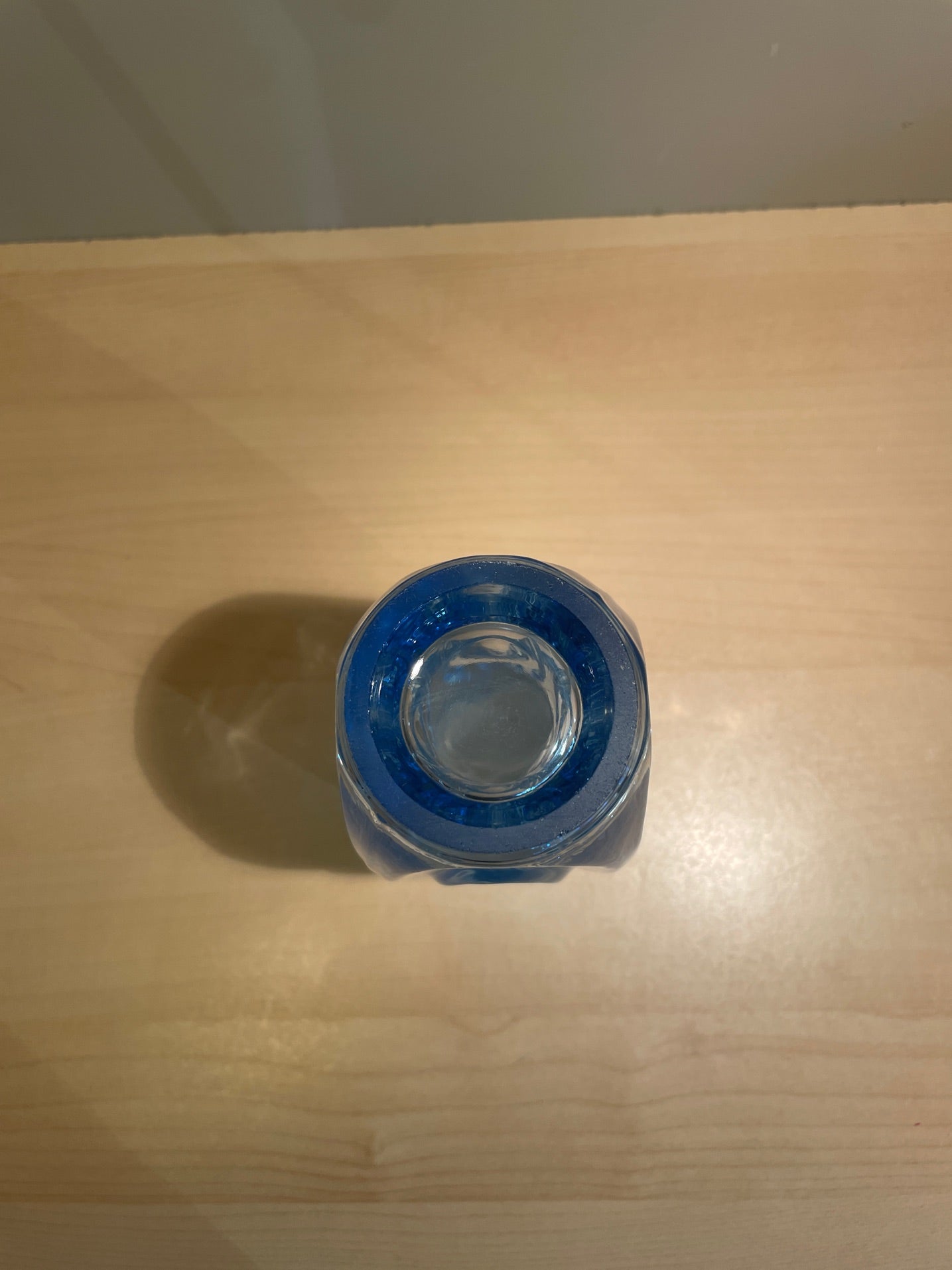 Tjekkisk vase. Bullit lys blå