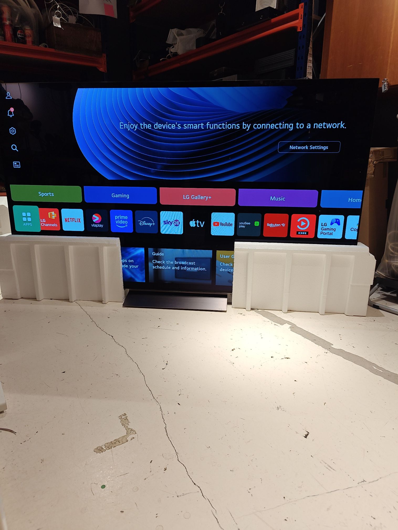 Lg 77" smart tv