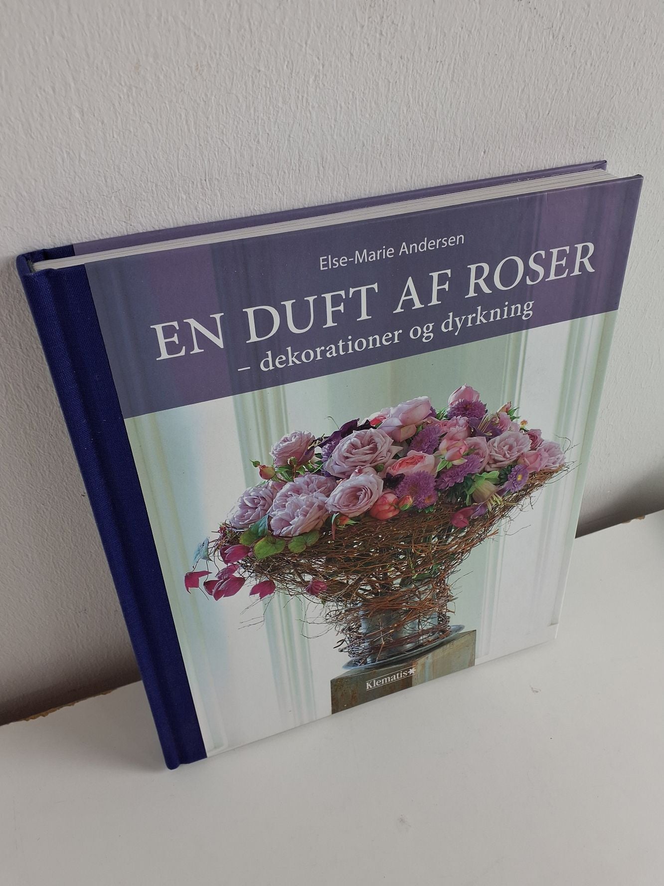 Bog: En duft af roser
