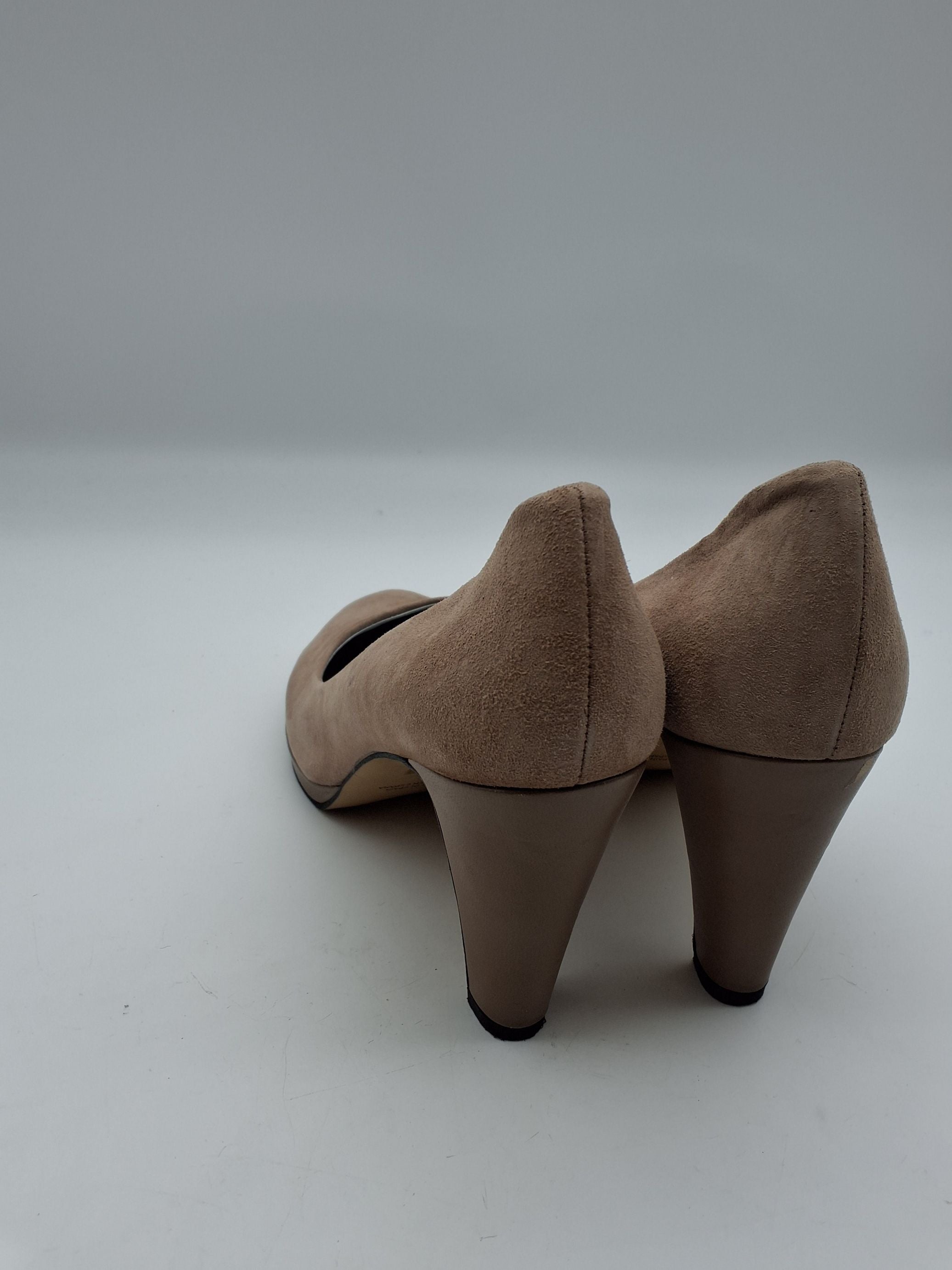 Debbie pumps