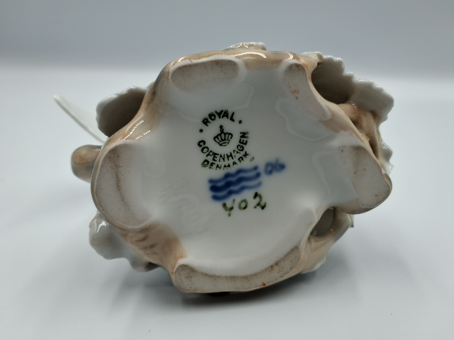 Royal Copenhagen " Turtelduer"