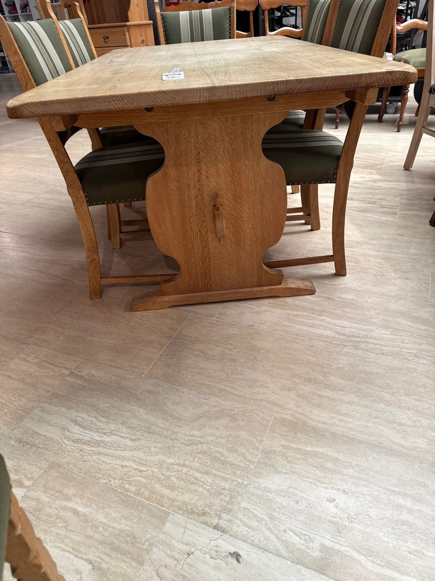 Massiv Spisebord