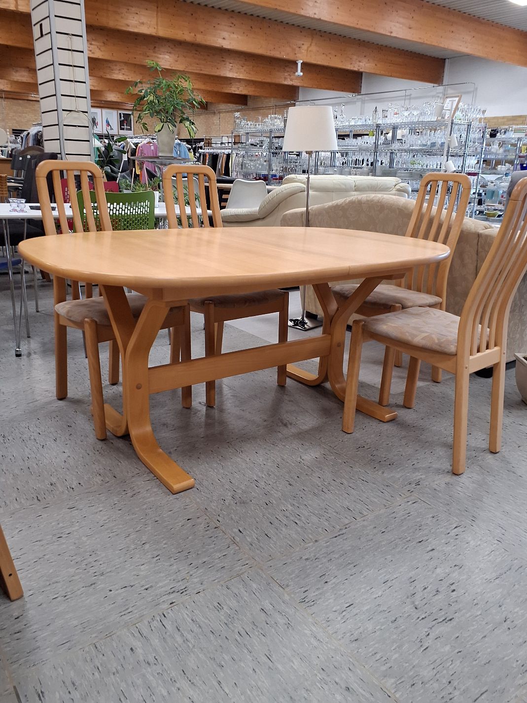 Spisebord,Bøg.+ 6 stole+ 2 plader