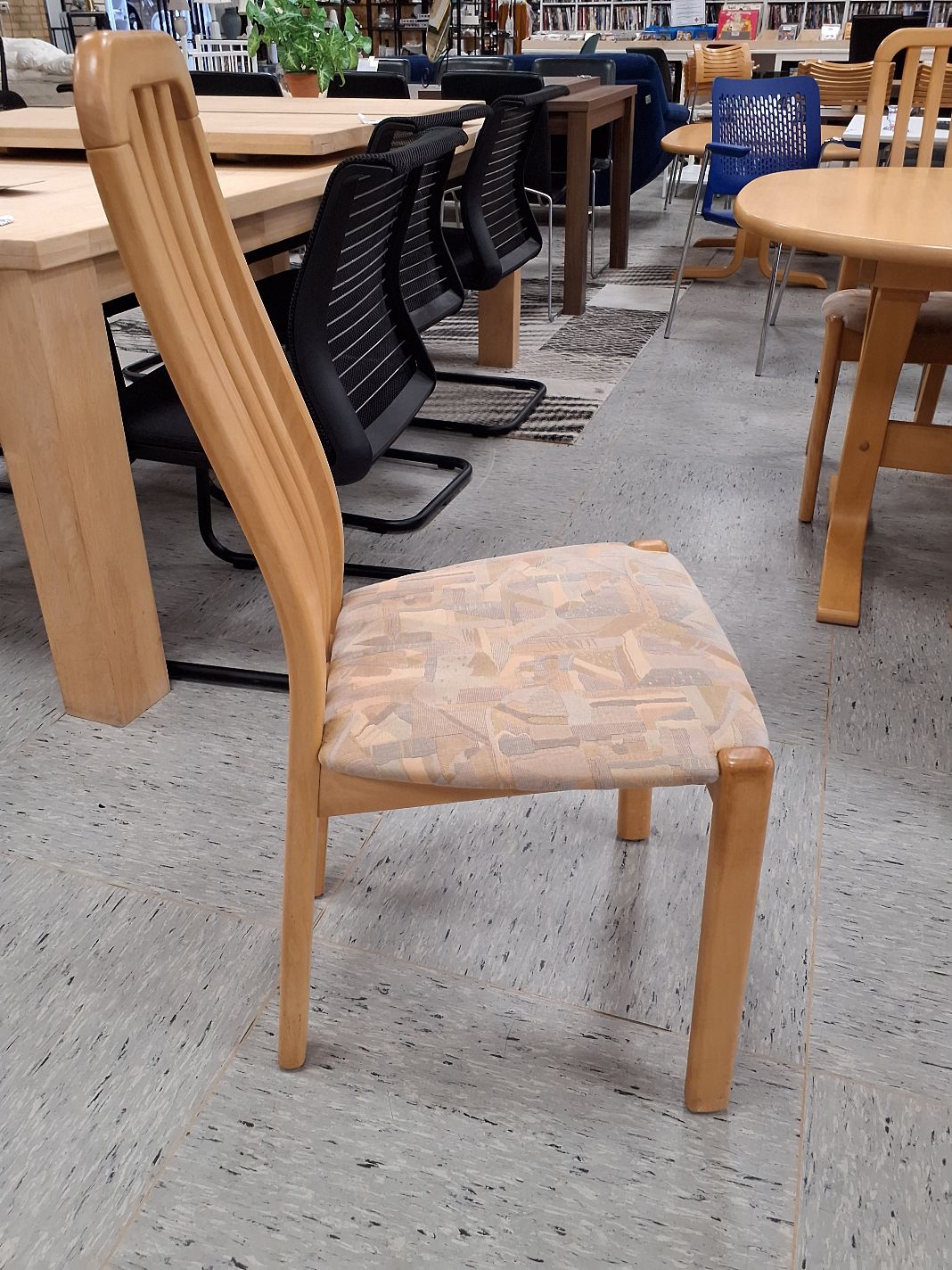 Spisebord,Bøg.+ 6 stole+ 2 plader