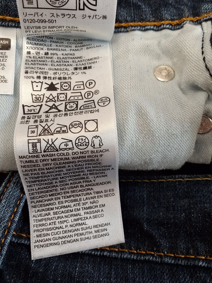 Levis Bukser