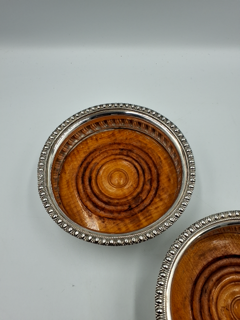 2 stk Vintage bordskåner til flasker