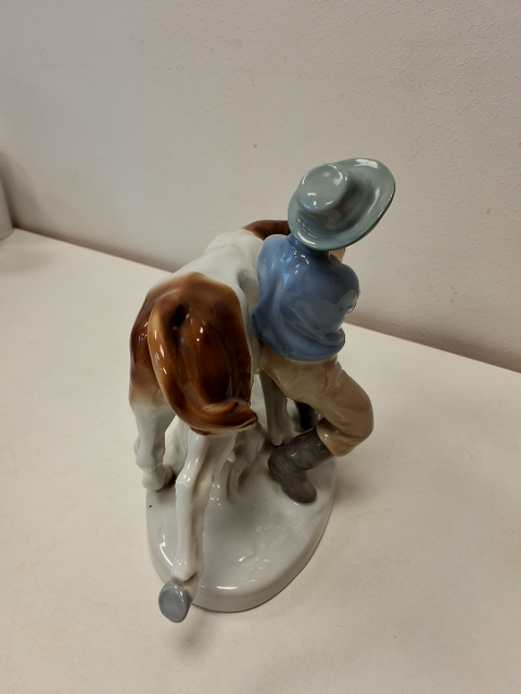 Porcelænsfigur Bonde med ko