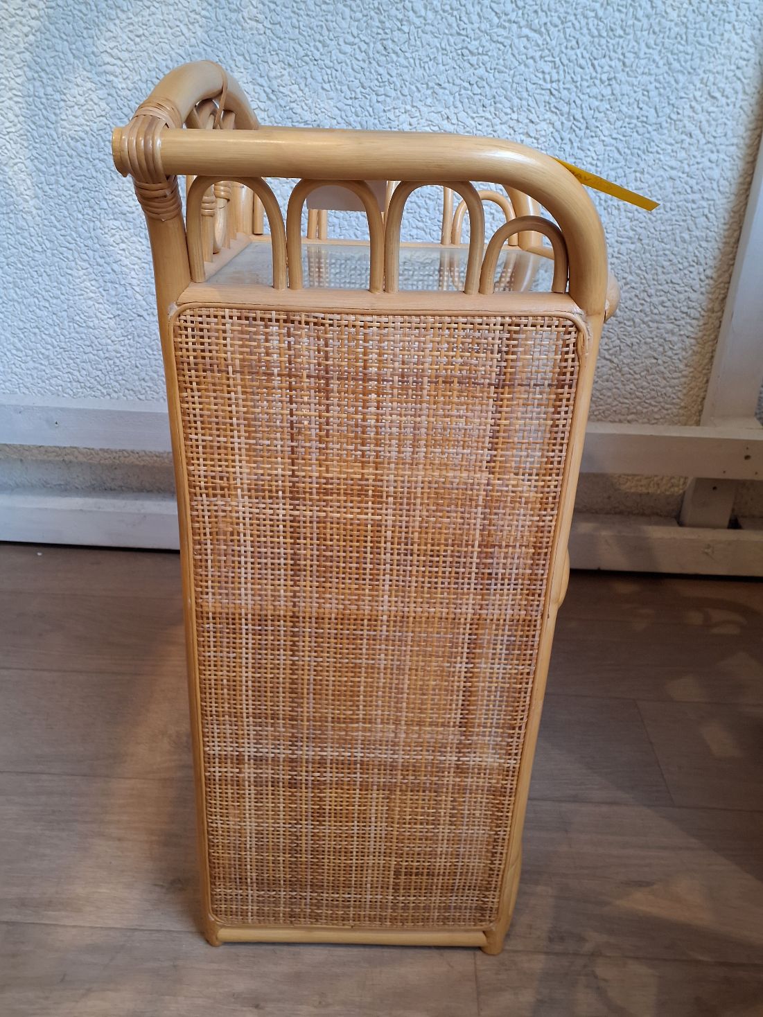 1 rattan sidebord