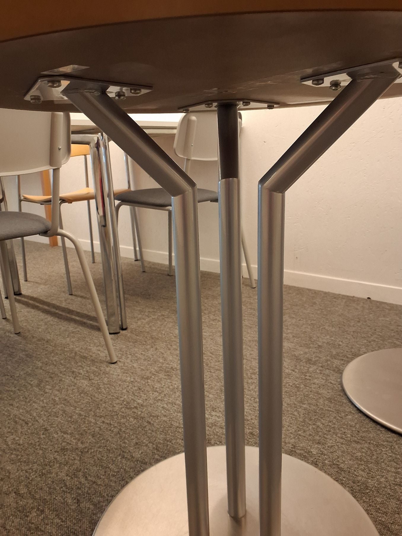 Cafébord med mørkgrå overflade - 7082