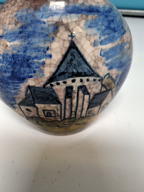 Vase med rundkirke