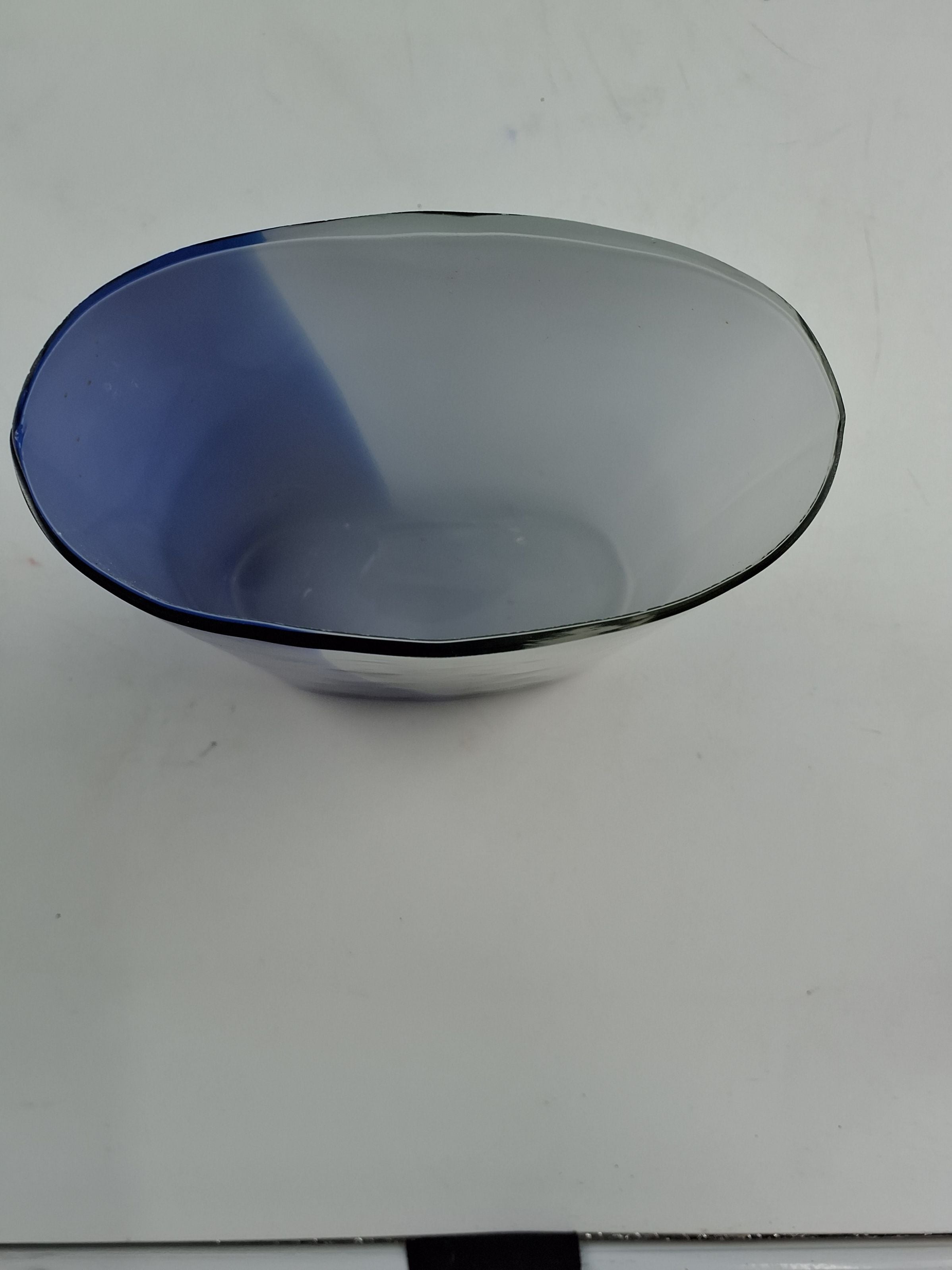 Blå/hvid oval vase