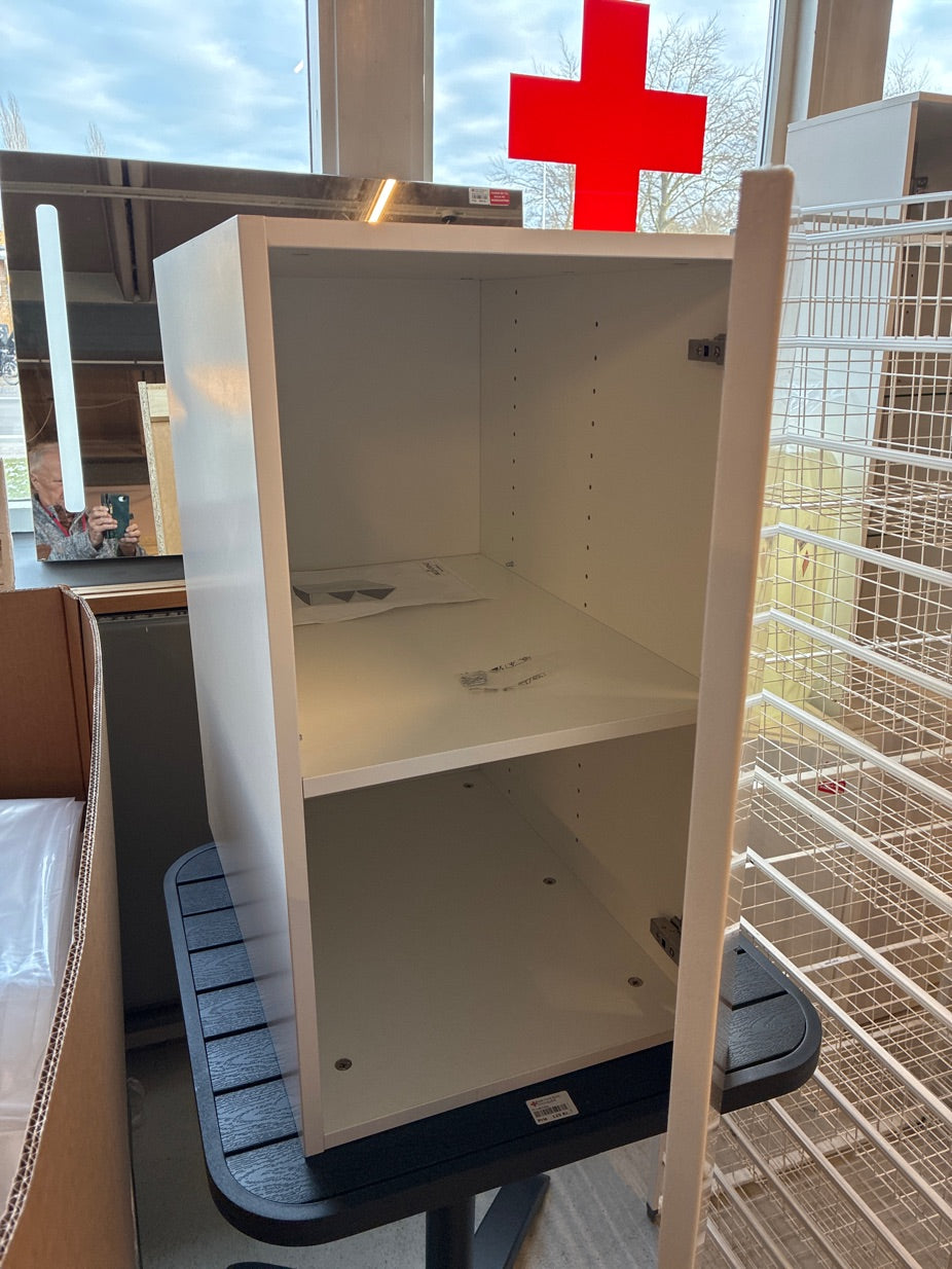 Skab med 1 hylde