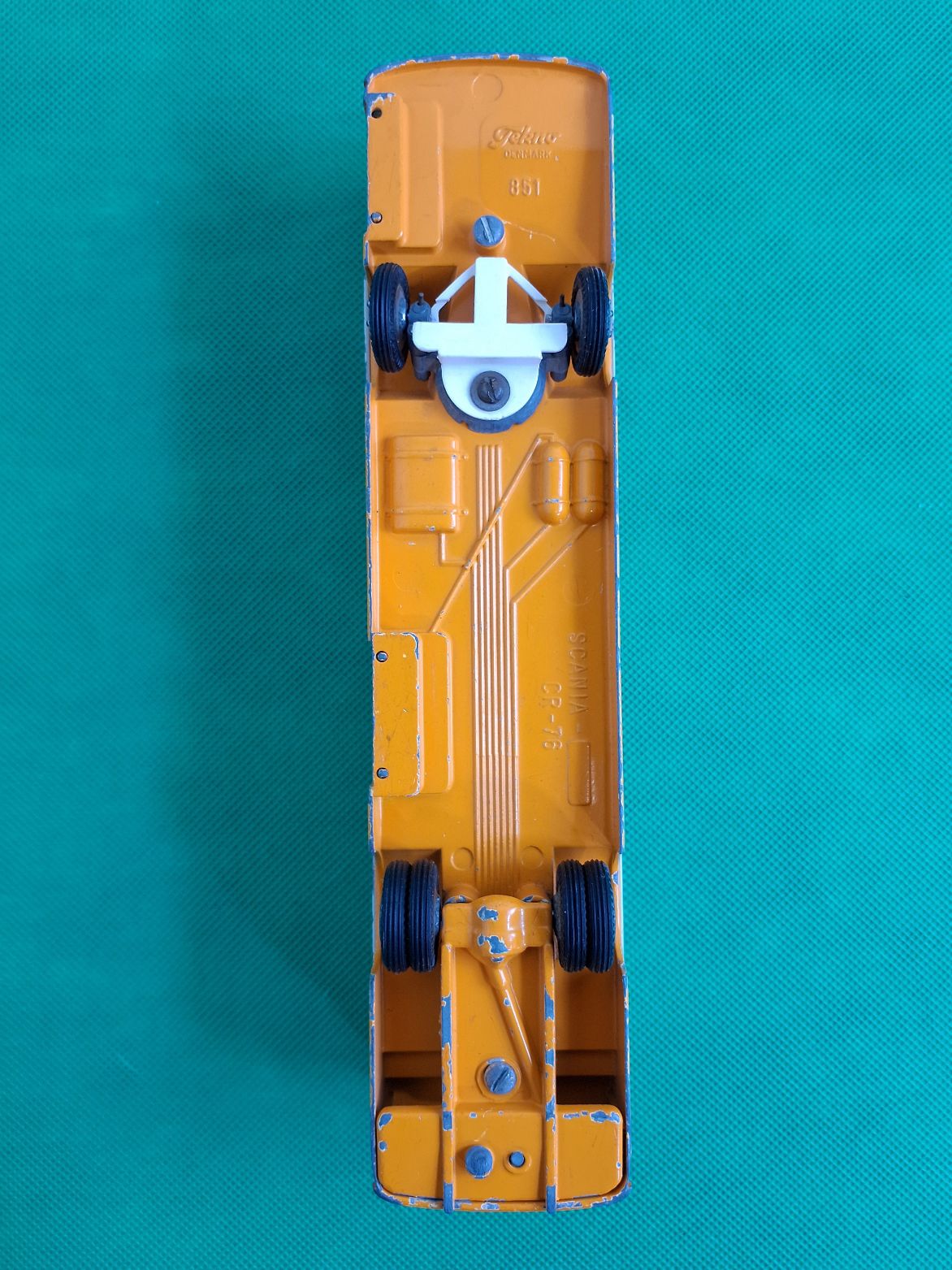 Tekno 851 Scania CR-76 Jolly