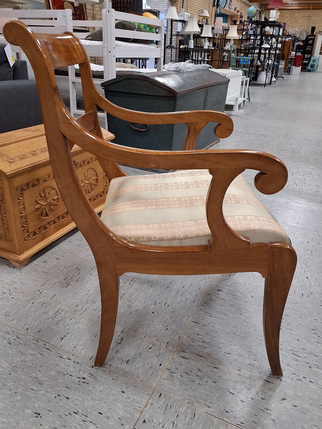 Armstol i biedermeier stil