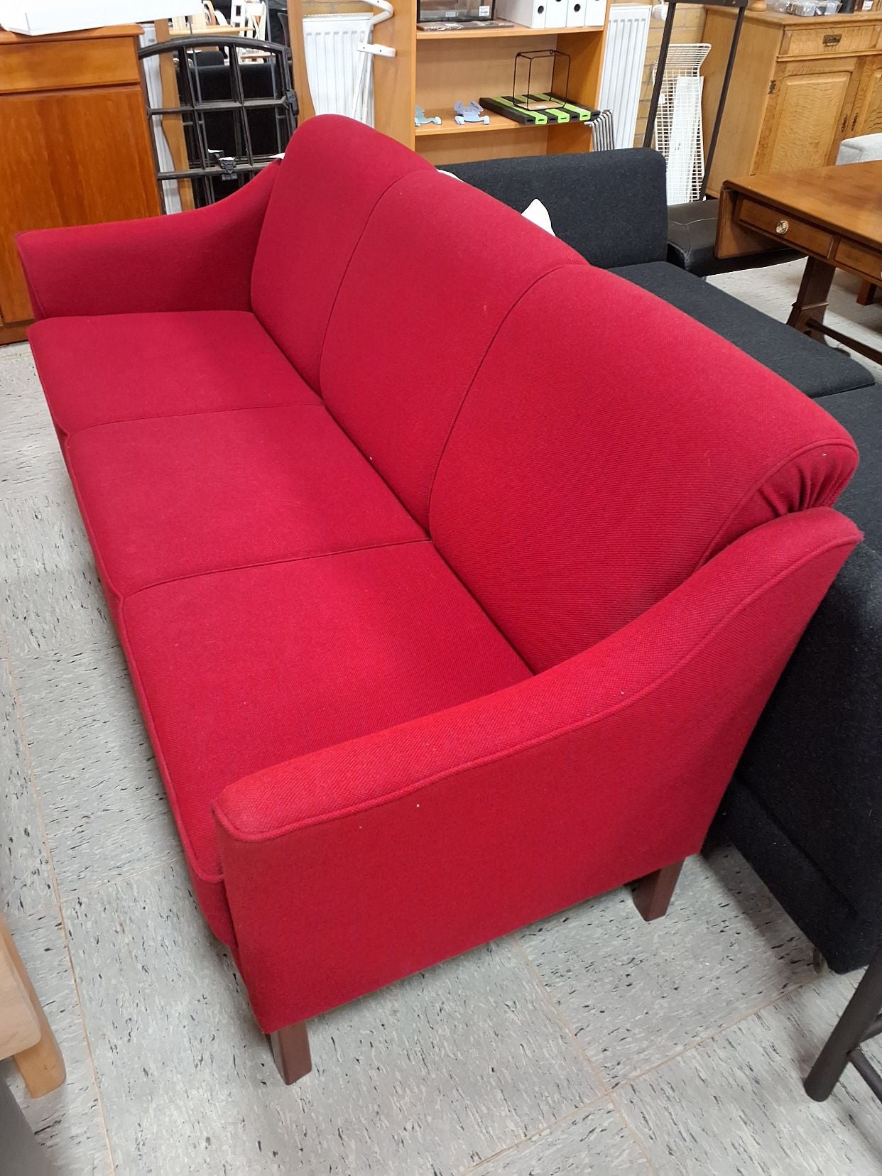 3-pers rød sofa stof