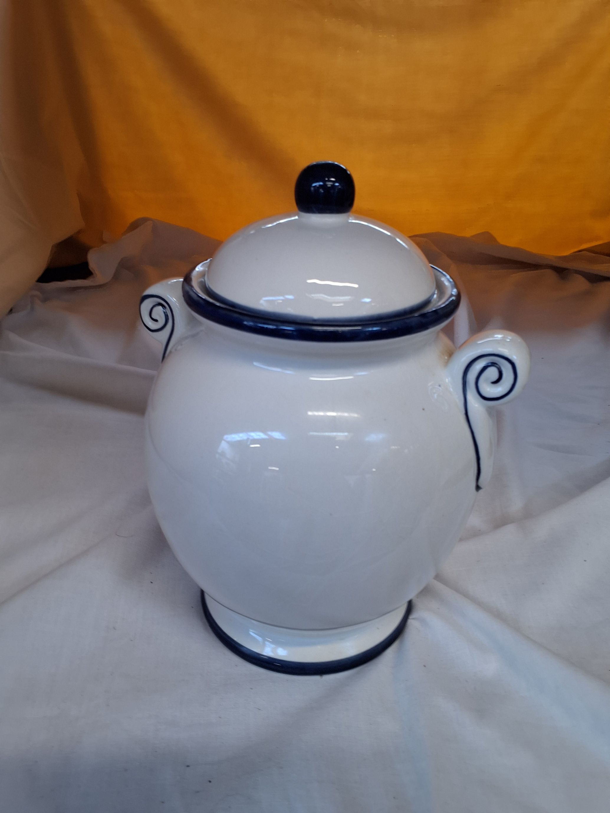 Porcelænskrukke med låg