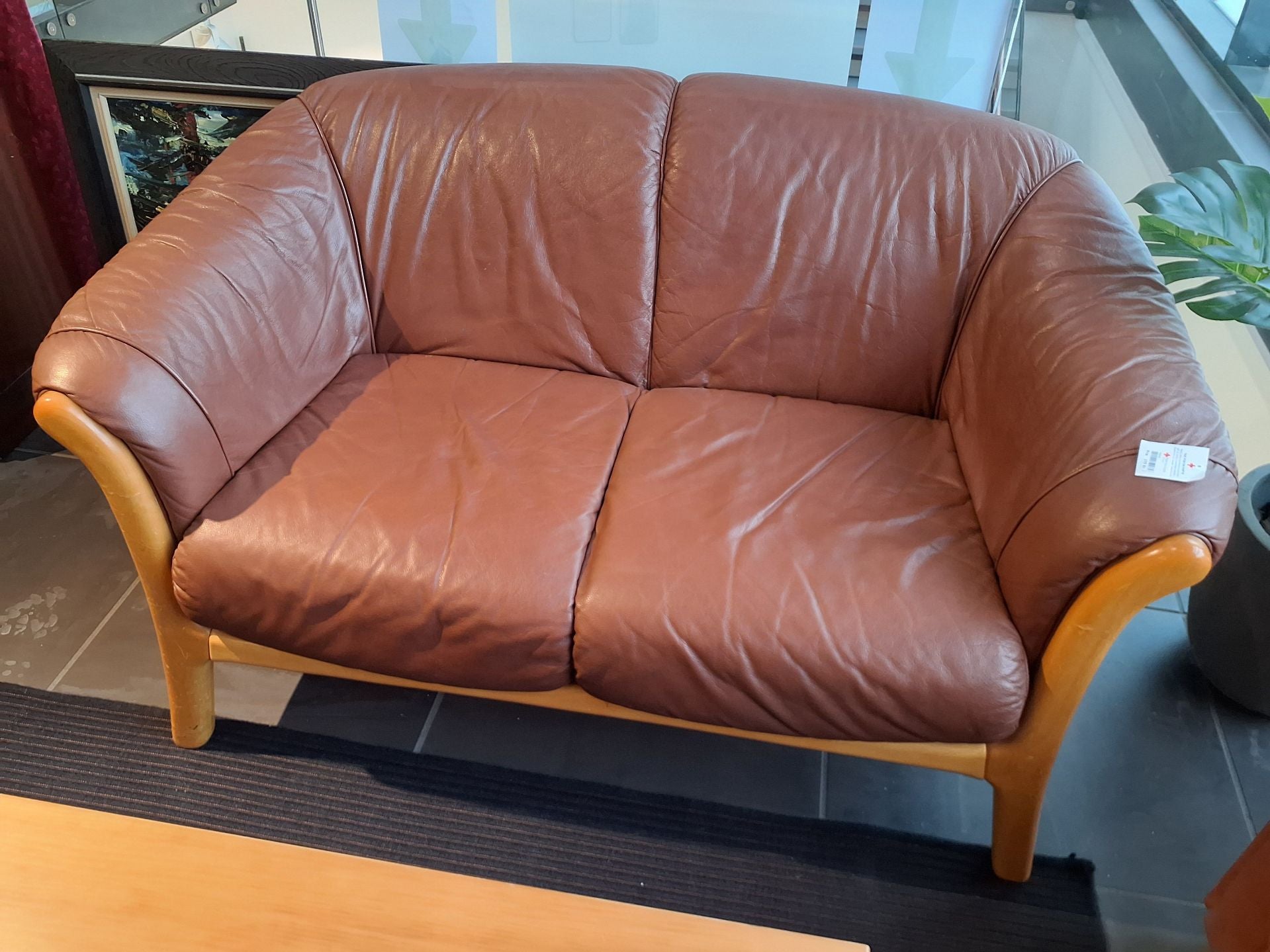 Lædersofa med træ 2pers