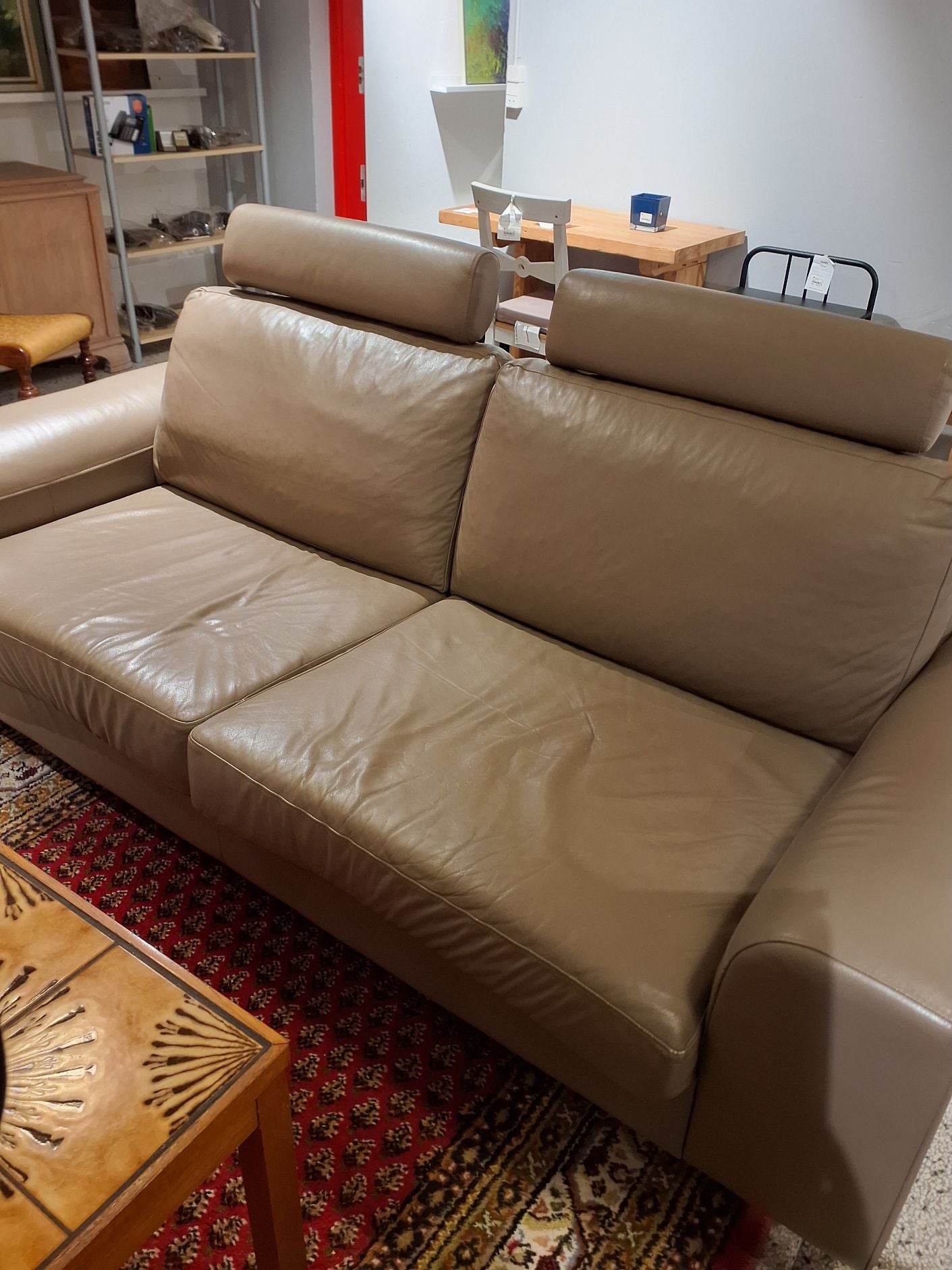 (4300) Grå sofa