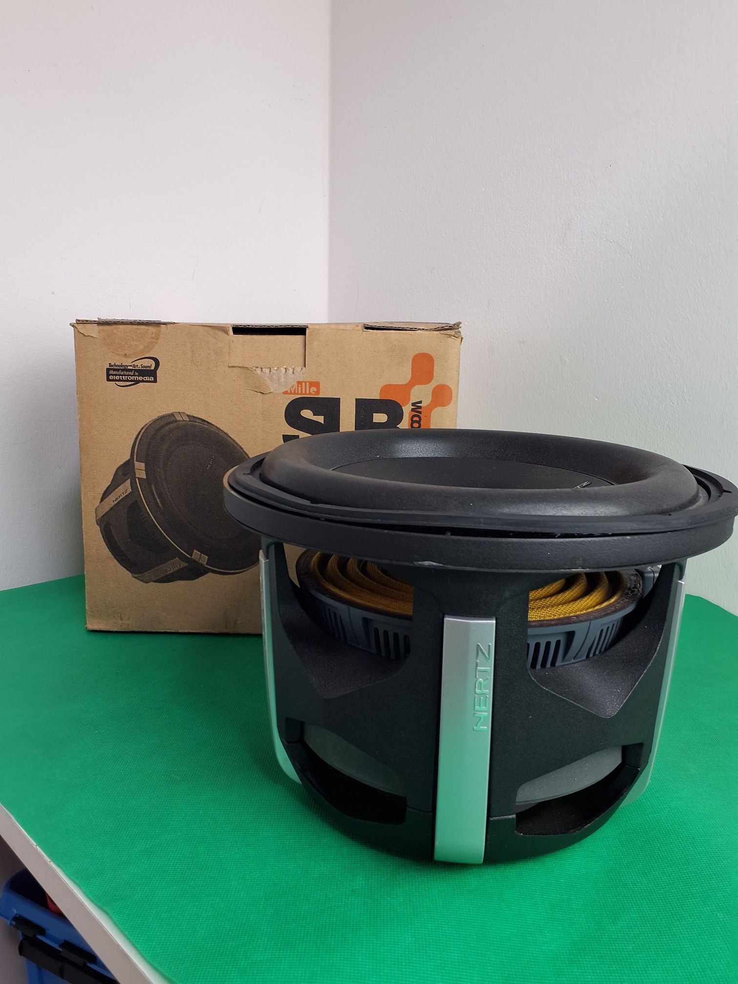 Hertz ML 2500.bilsubwoofer