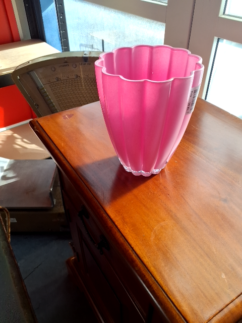 Lyserød glas vase