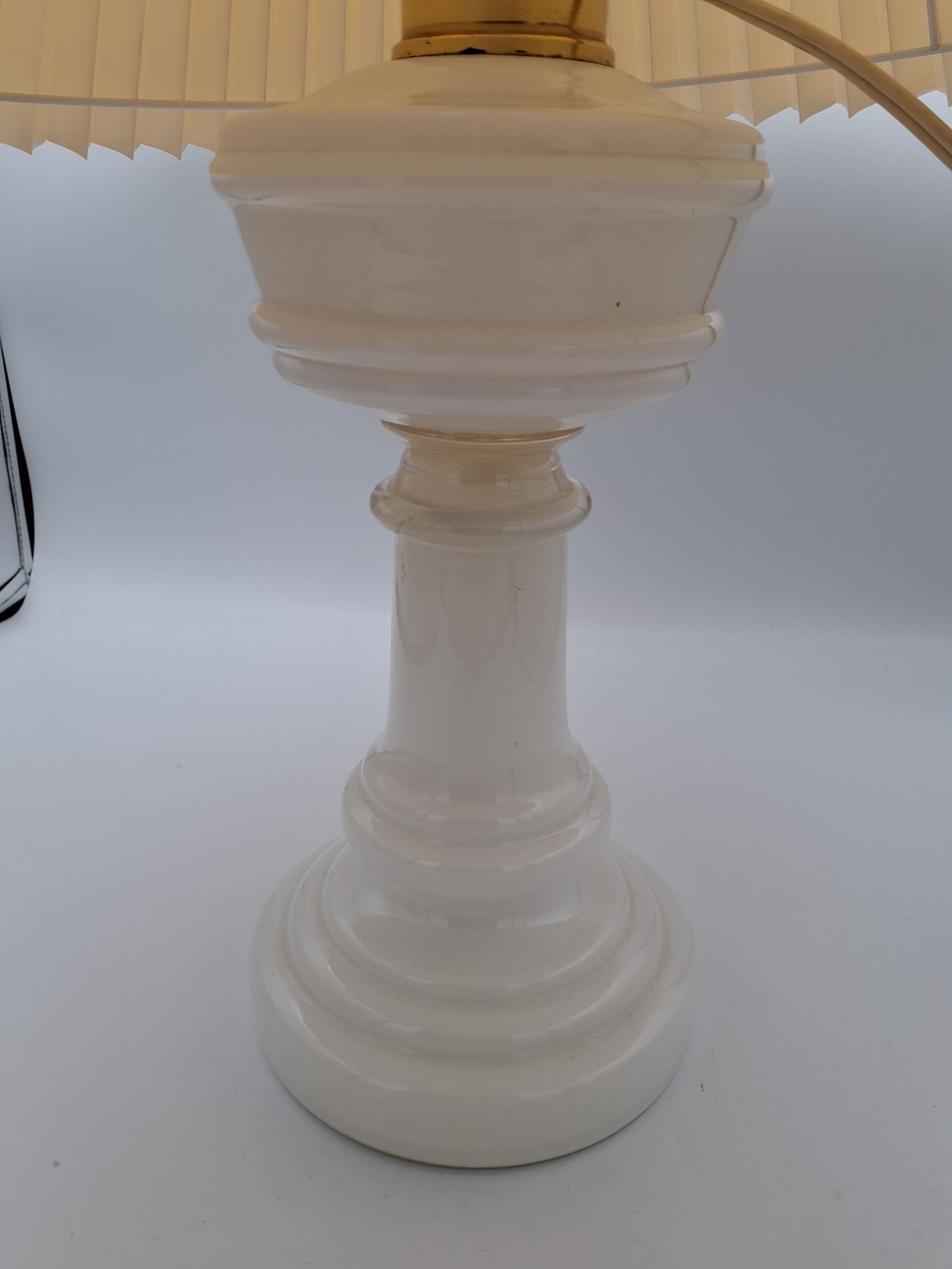 Hvid bordlampe