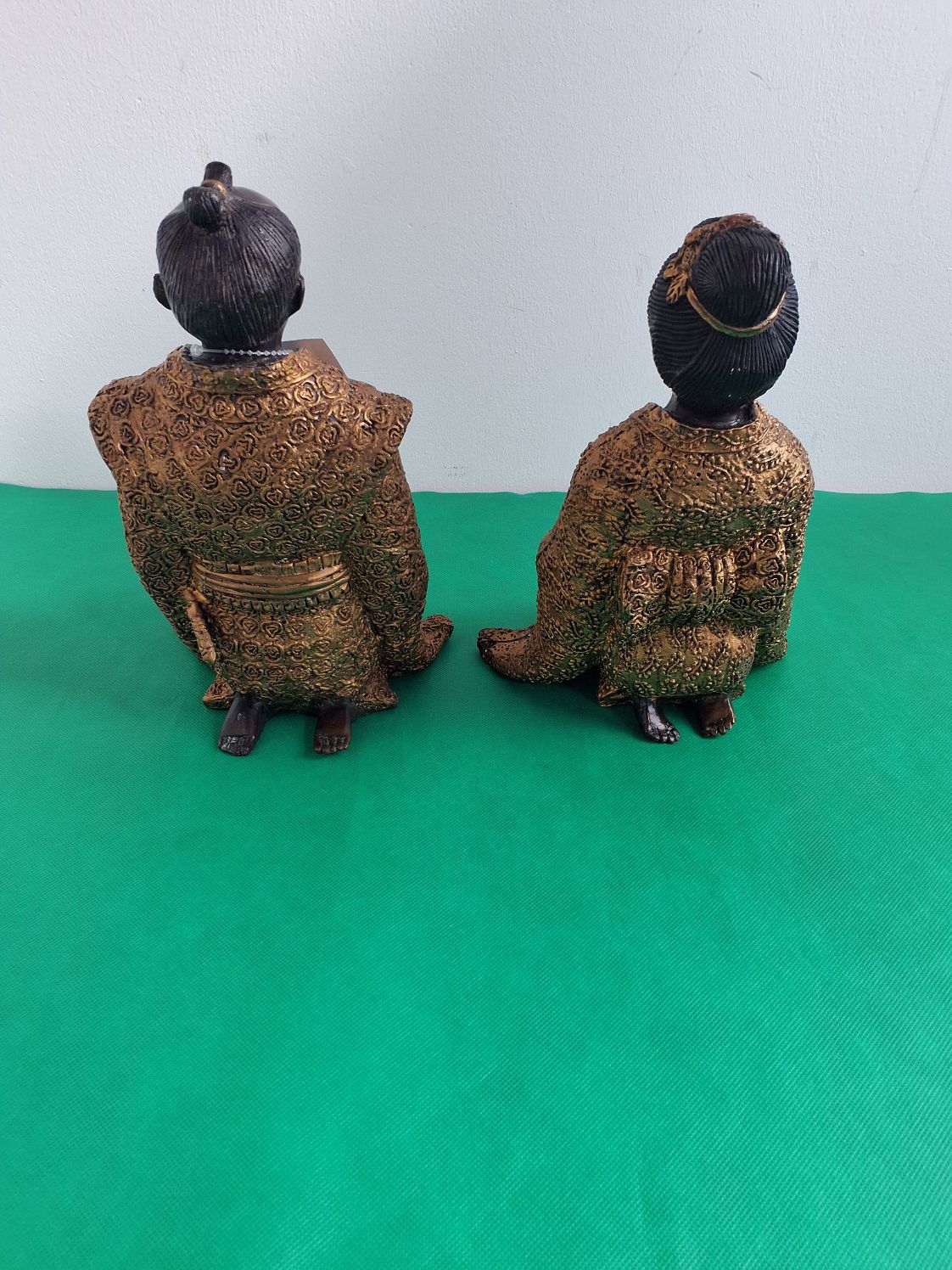 Siddende japansk par