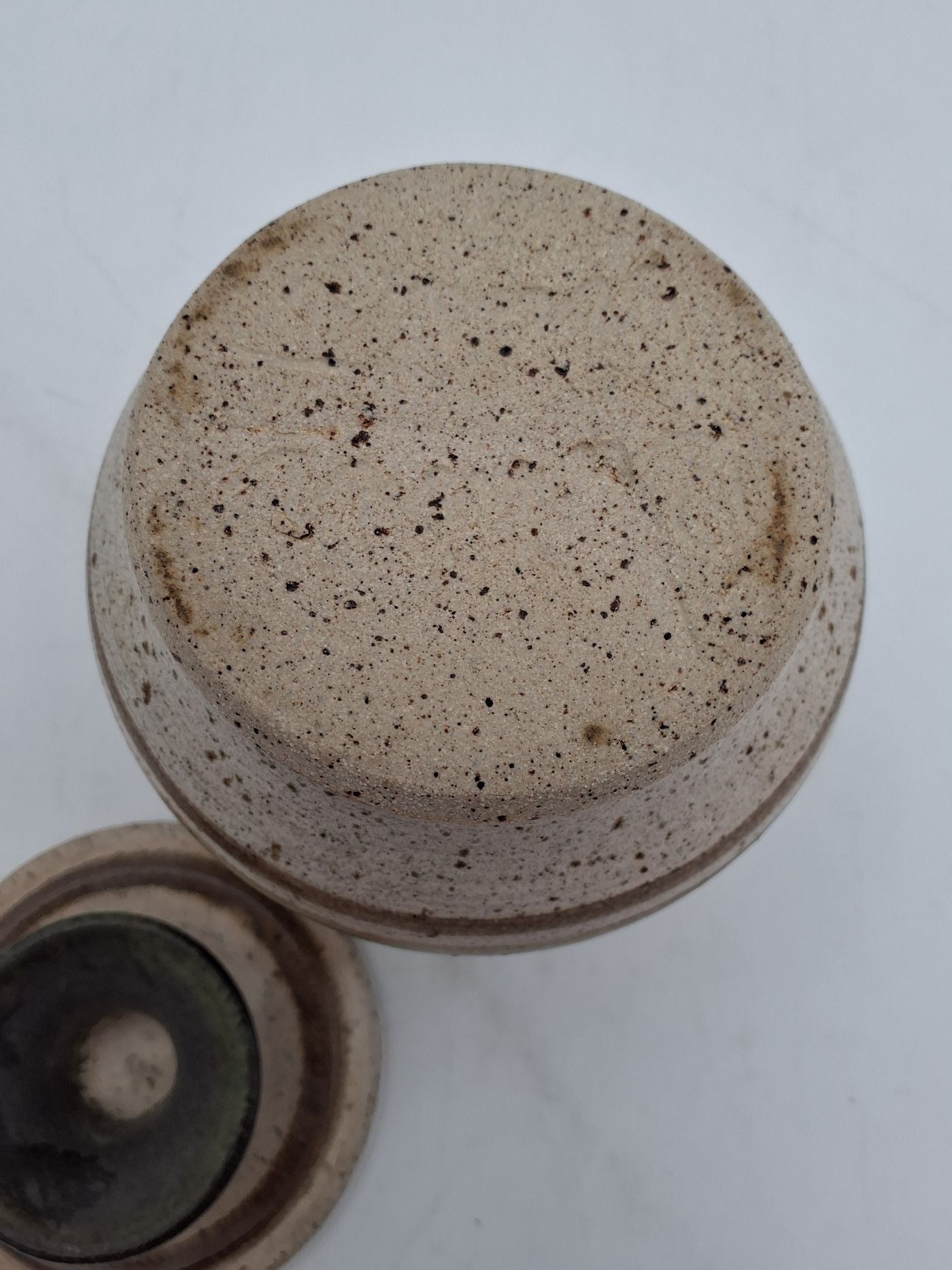 L. Hjorth keramikvase m/ låg