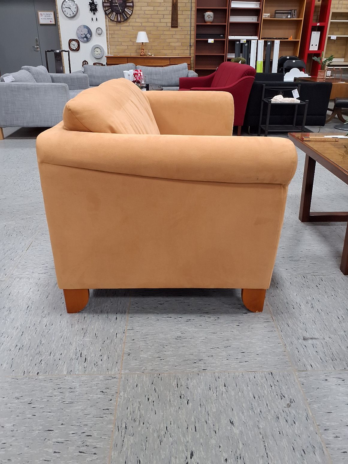 Ferskenfarve 2ps sofa