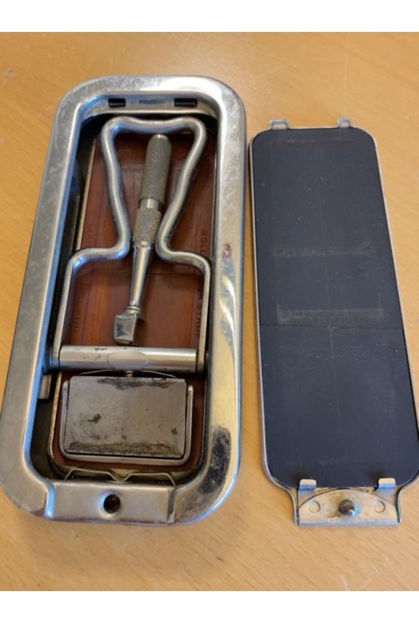 Antik Rolls razor