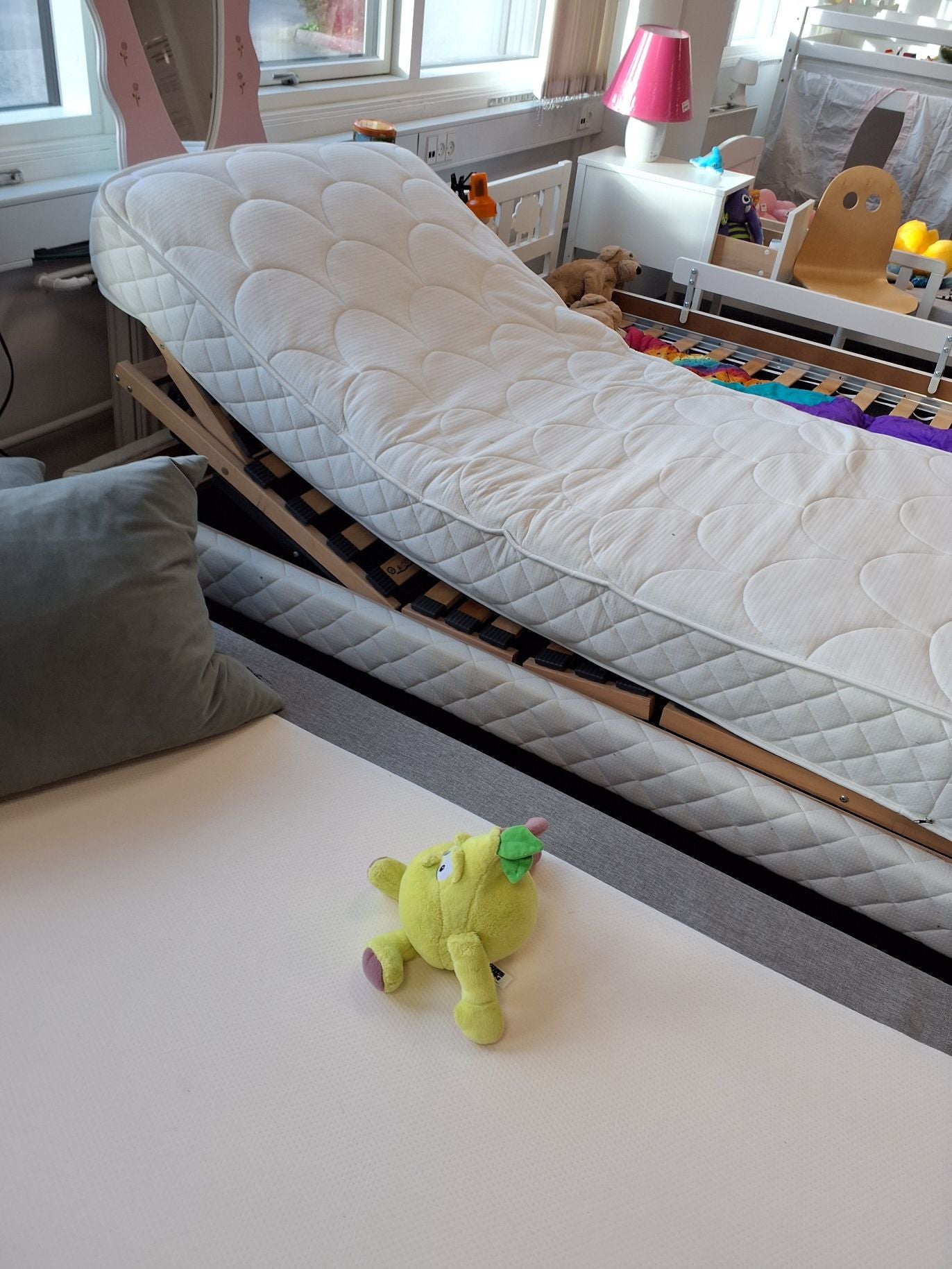 Elevations seng med memory foam