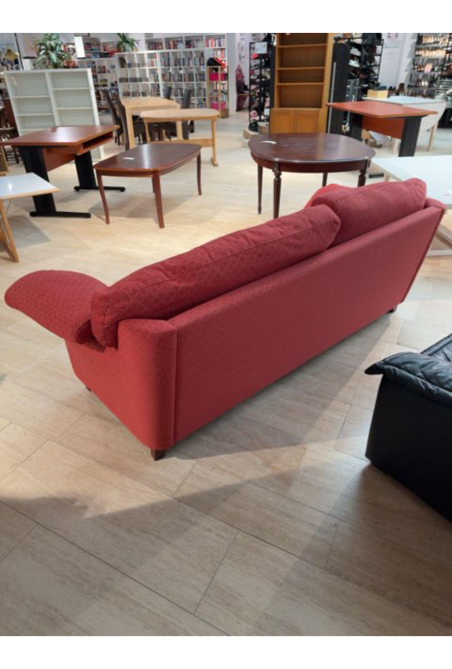 Sofa rød og med guld print
