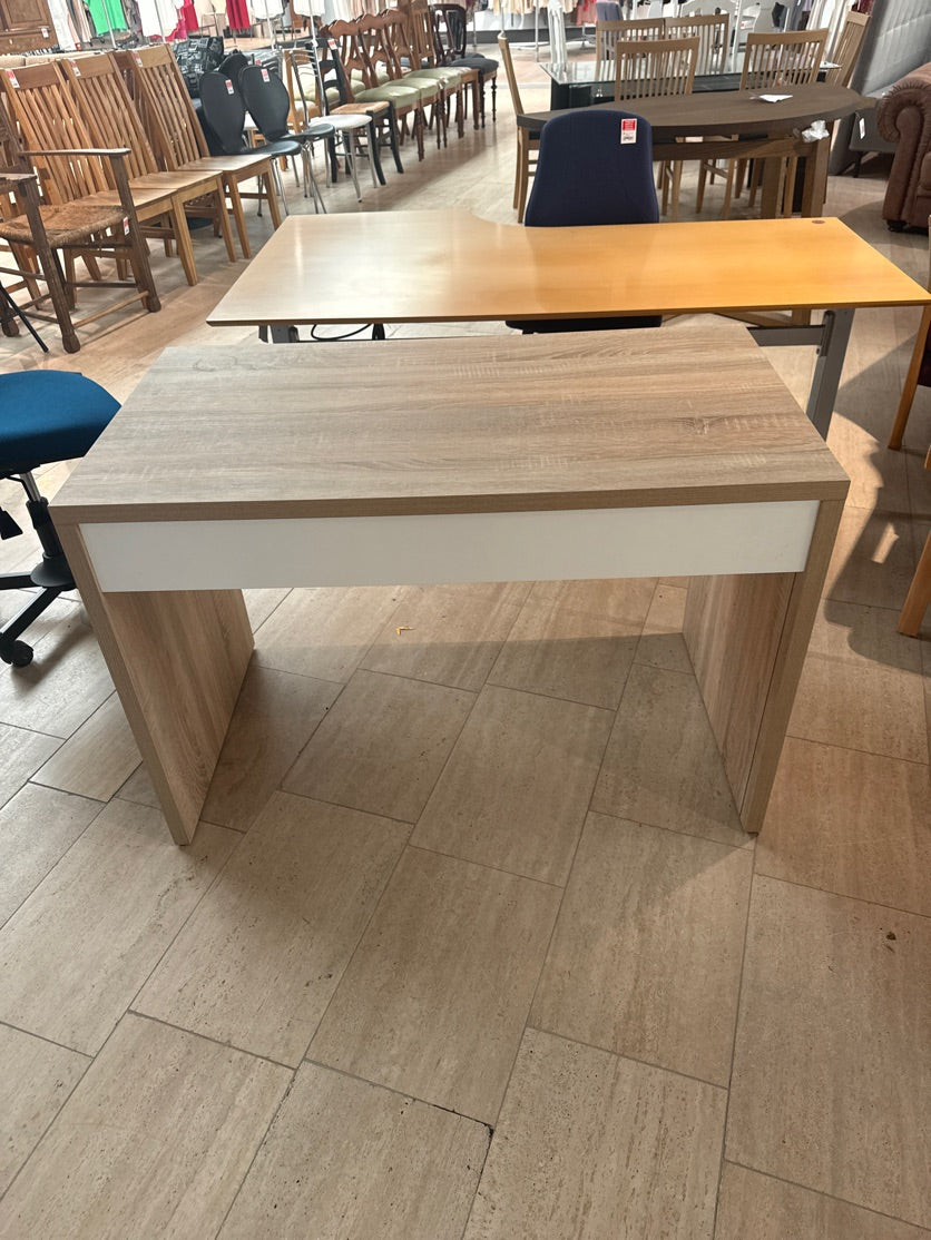 Skrivebord træfarvet