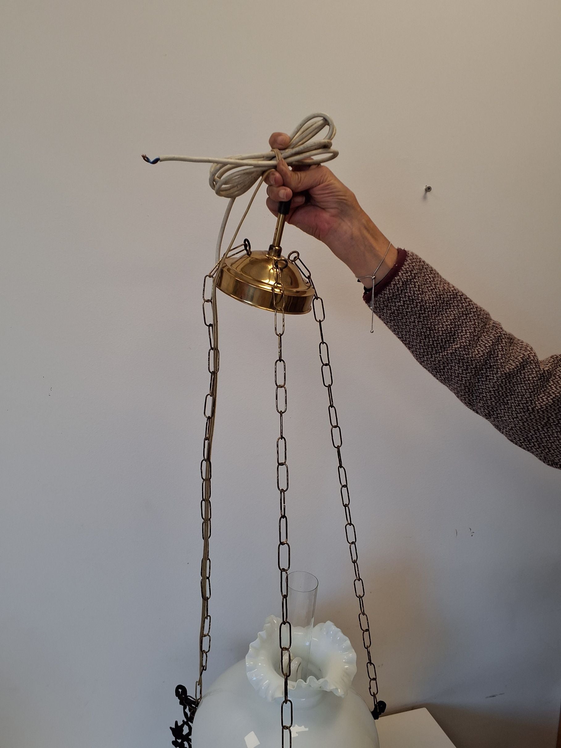 Loftslampe med hvid glas skærm