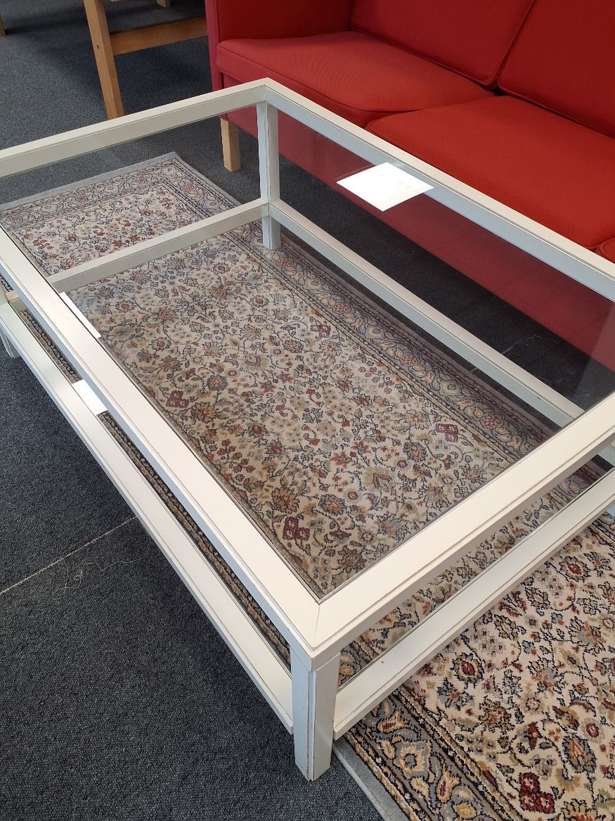Sofa glasbord med hylde og hvidt træ stel