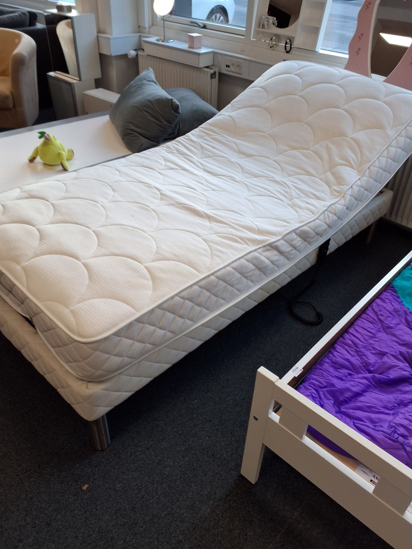 Elevations seng med memory foam