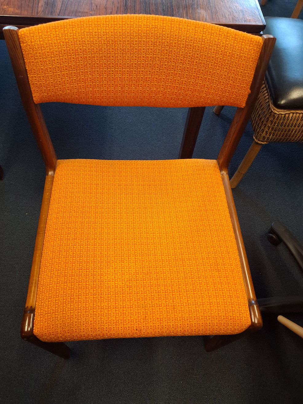 Stole med orange betræk 2. Stk